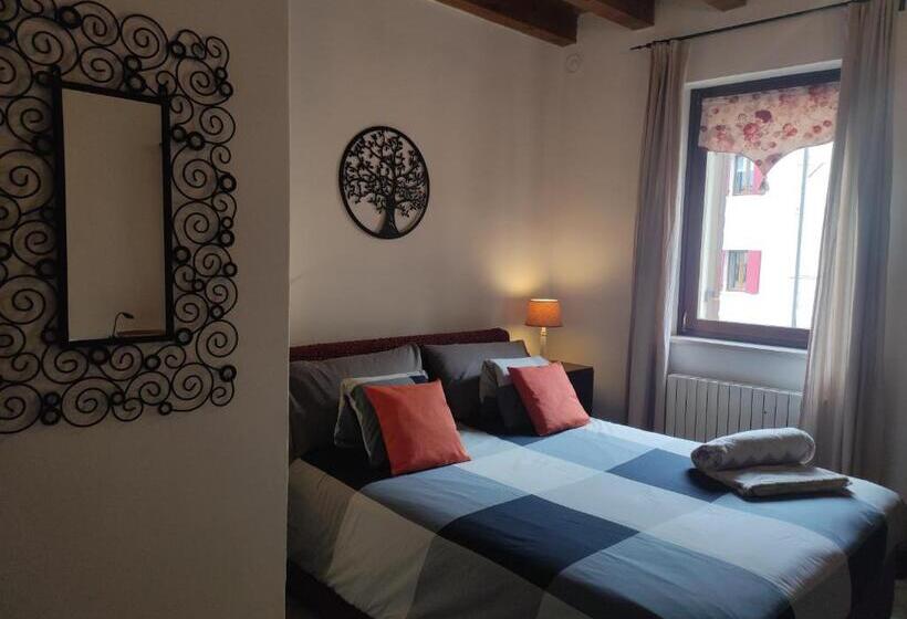 Standard Triple Room with Terrace, Torre Cà Emo   Dormire A Serravalle