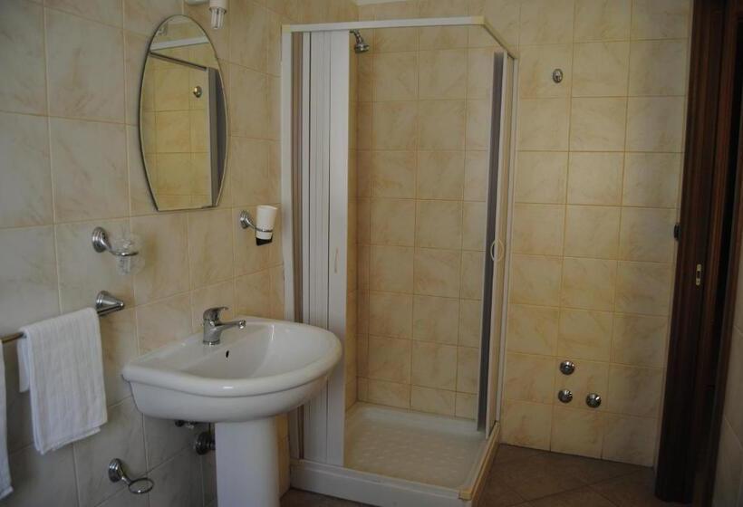 غرفة قياسية رباعية, B&b Atlantide