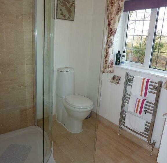 带大床的标准间, Maunditts House