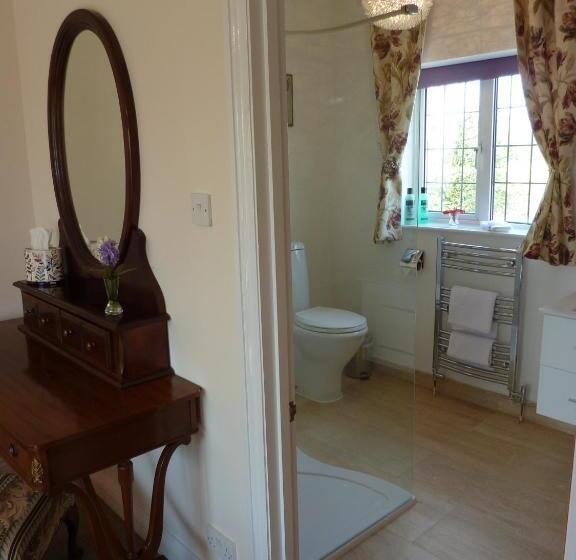 带大床的标准间, Maunditts House