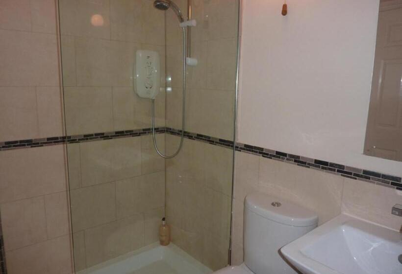 غرفة قياسية, Maunditts House