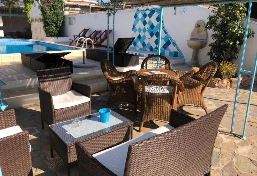 Номер Стандарт Трехместный, Villa Dessena Guest House