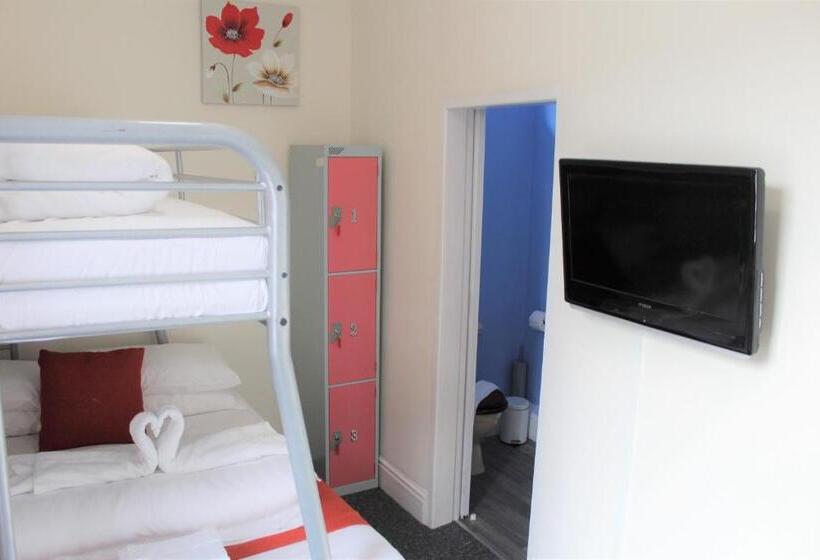 Family Room, Backpackers Blackpool Hotel & Suites