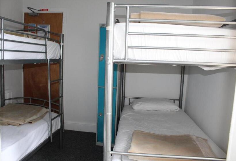 Четырехместный Номер Стандарт, Backpackers Blackpool Hotel & Suites