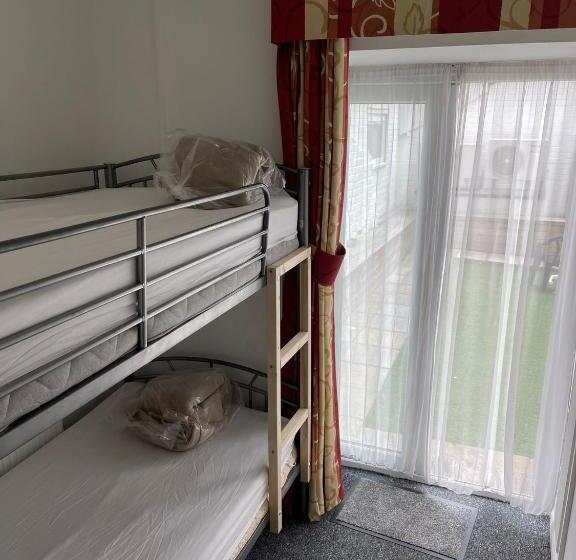 Апартаменты 1 Спальня Нижний Этаж, Backpackers Blackpool Hotel & Suites