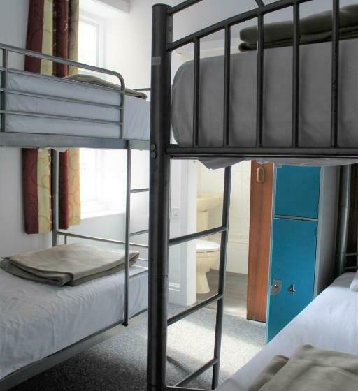 Четырехместный Номер Стандарт, Backpackers Blackpool Hotel & Suites