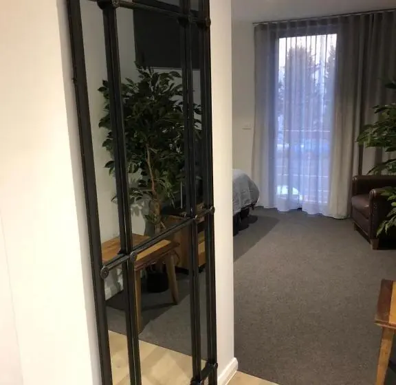 デラックススタジオ, Timber Door Luxury Accommodation Geelong