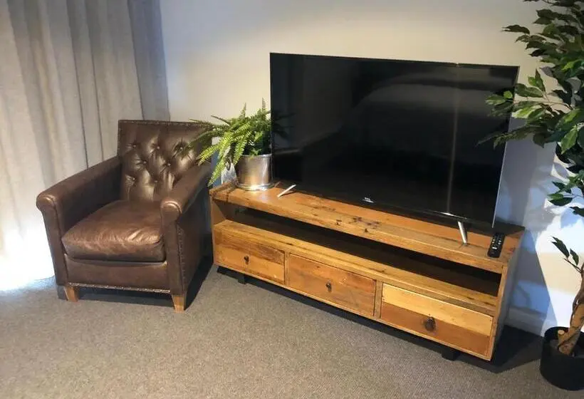デラックススタジオ, Timber Door Luxury Accommodation Geelong