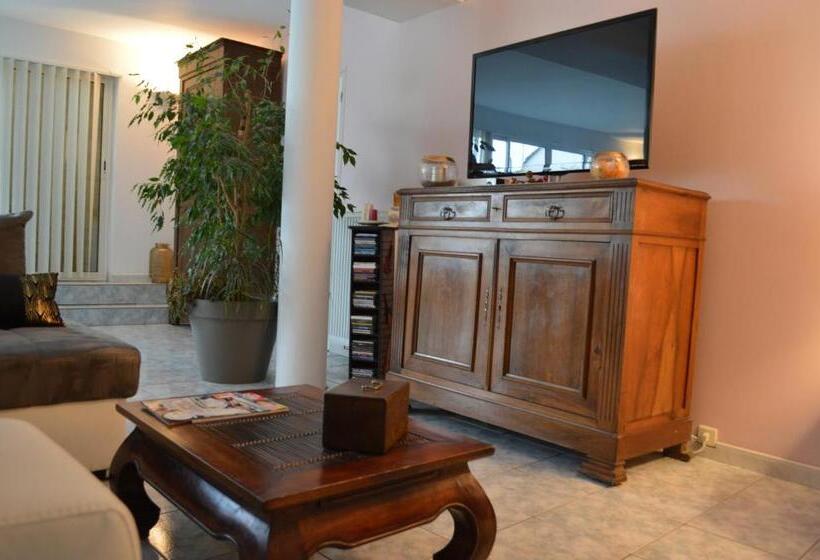 带露台的套间, Les Remparts D Angoulême