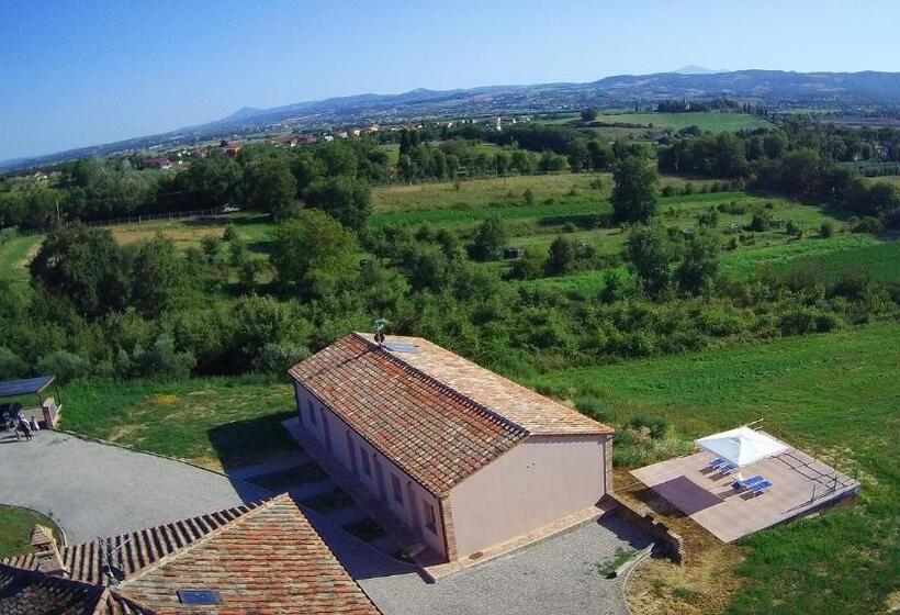 جناح جونيور, Podere Abbazia B&b