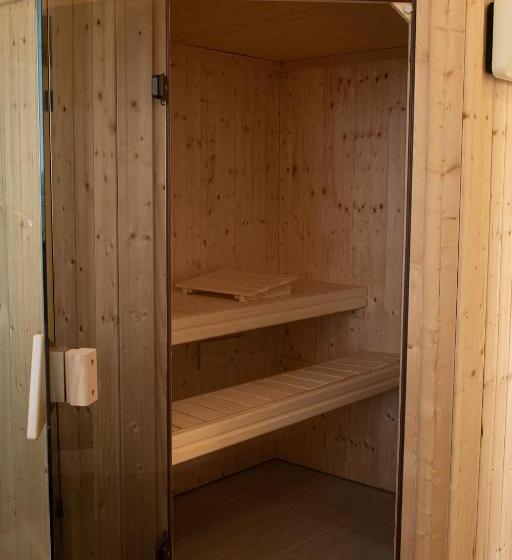 جناح جونيور, Podere Abbazia B&b