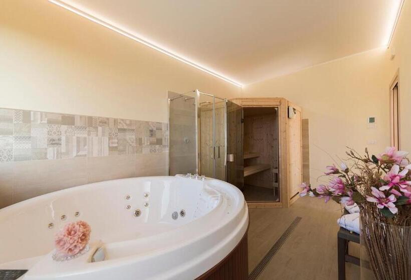 جناح جونيور, Podere Abbazia B&b