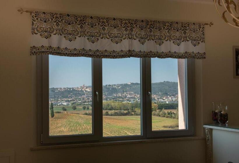 جناح جونيور, Podere Abbazia B&b