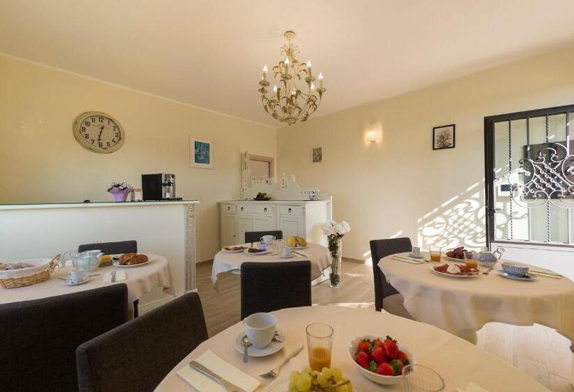 جناح جونيور, Podere Abbazia B&b