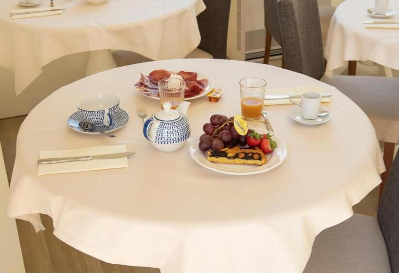 جناح جونيور, Podere Abbazia B&b