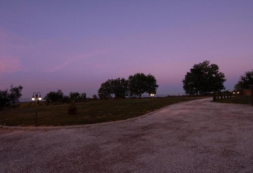 جناح جونيور, Podere Abbazia B&b