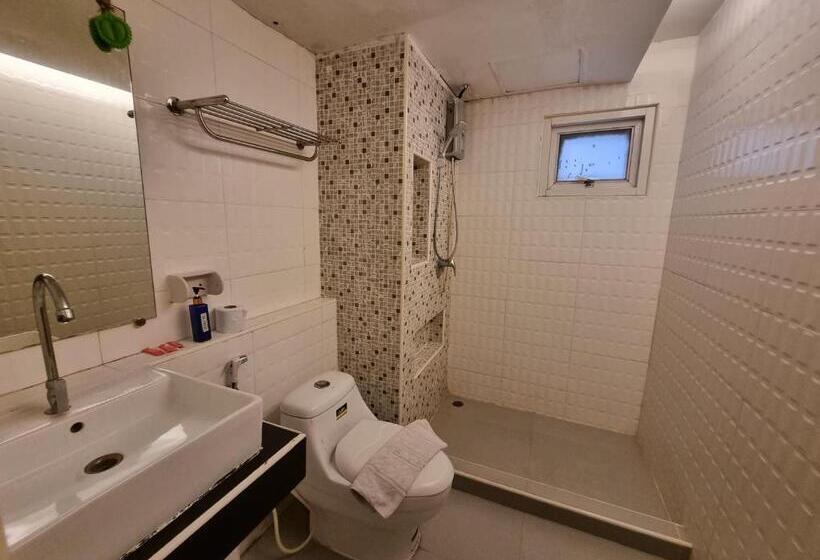 اتاق استاندارد سه نفره, Cozi Inn Hotel, Bangkok