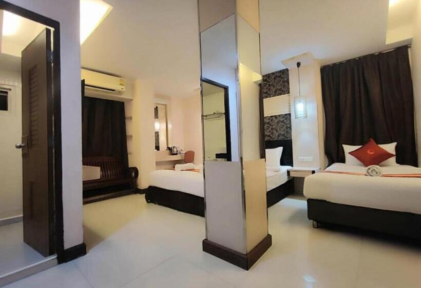 اتاق لوکس سه تخته, Cozi Inn Hotel, Bangkok