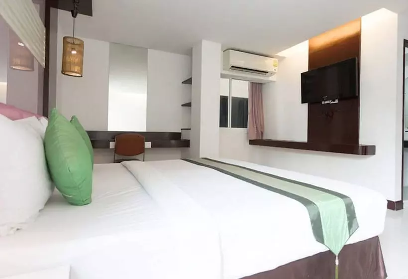 اتاق لوکس سه تخته, Cozi Inn Hotel, Bangkok