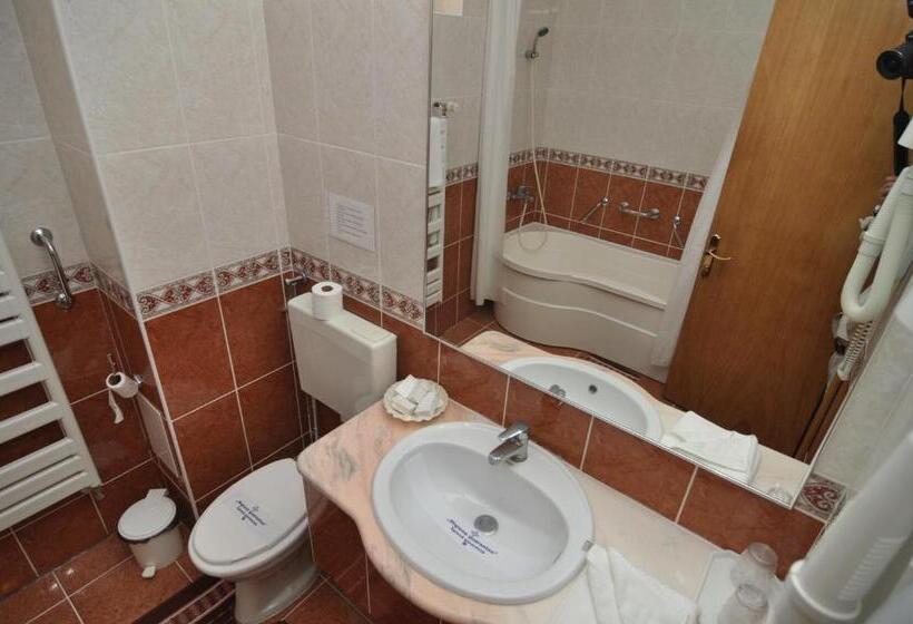 Cameră Standard, Dali