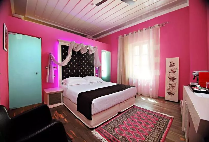 اتاق کلاسیک, Elia Fatma Boutique