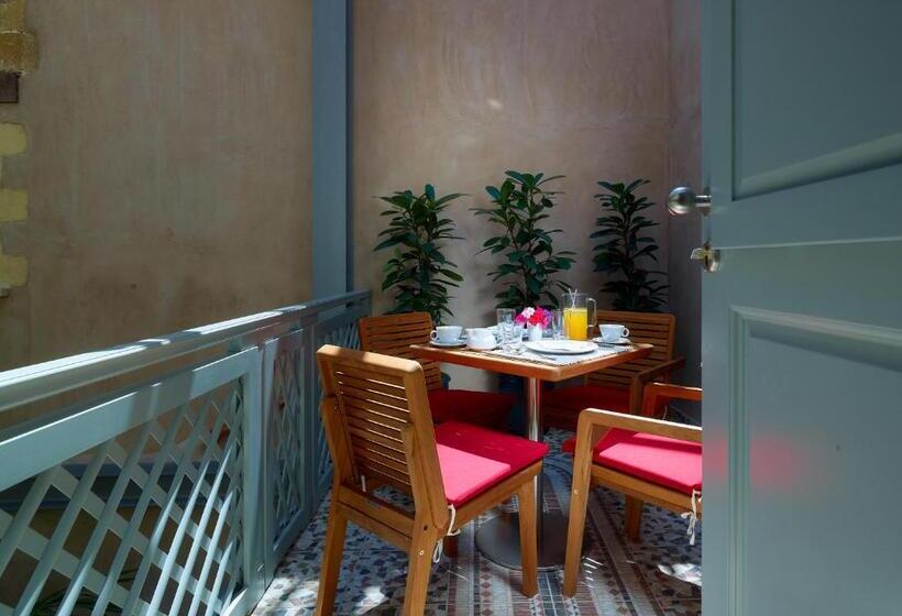 Quarto Superior, Elia Fatma Boutique