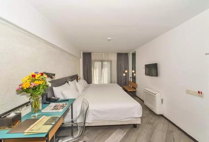 اتاق لوکس سه تخته, Faros Hotel Taksim Special Category