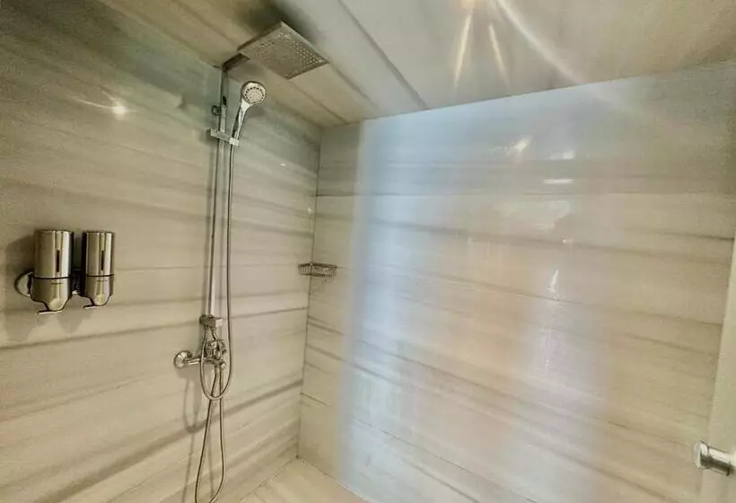 سوییت جونیور با چشم‌انداز شهر, Faros Hotel Taksim Special Category