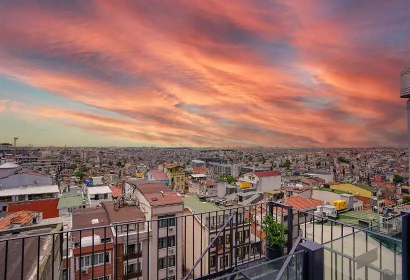سوییت جونیور با چشم‌انداز شهر, Faros Hotel Taksim Special Category