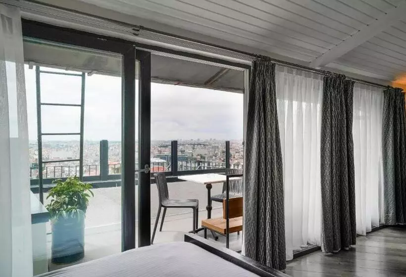 سوییت جونیور با چشم‌انداز شهر, Faros Hotel Taksim Special Category