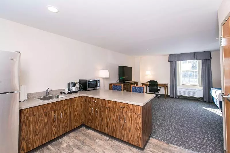スタンダードスタジオ, Hampton Inn & Suites Toledoperrysburg