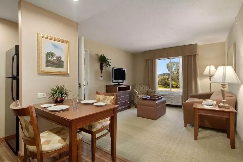 キングサイズベッドのスイートルーム, Homewood Suites By Hilton Rochester   Victor