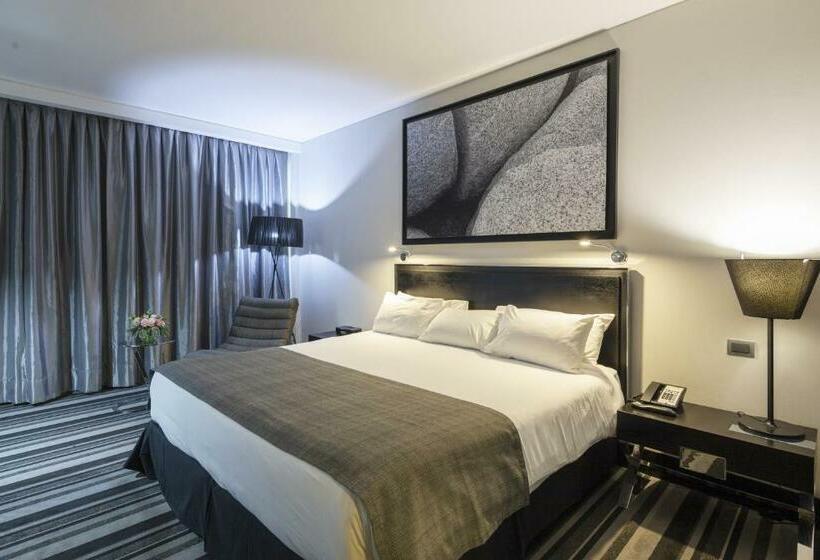 带大床的标准间, Wyndham Santiago Pettra