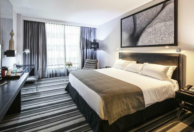带大床的标准间, Wyndham Santiago Pettra