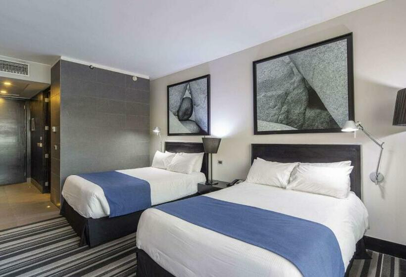 带2个双人床的标准工作室, Wyndham Santiago Pettra
