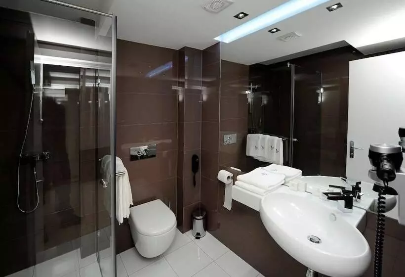 Standard-huone, Plaza V