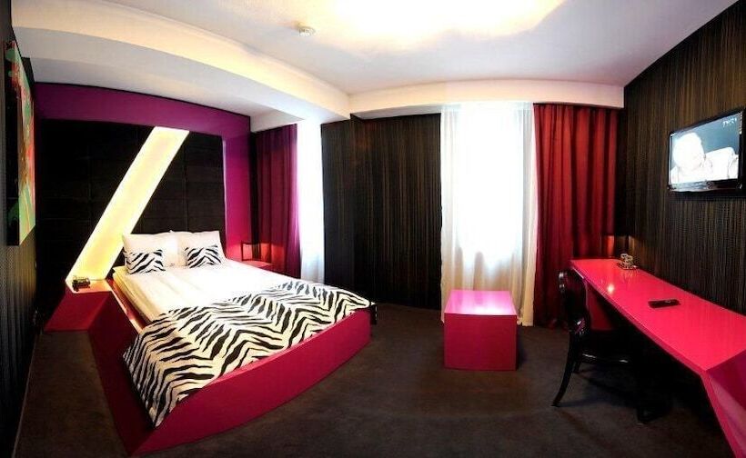 디럭스 룸, Plaza V