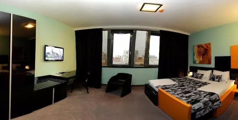 Deluxe-huone, Plaza V