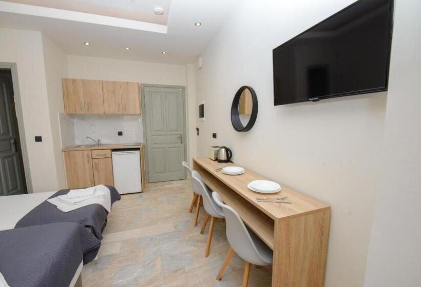 غرفة قياسية ثلاثية, Saint Spiridon