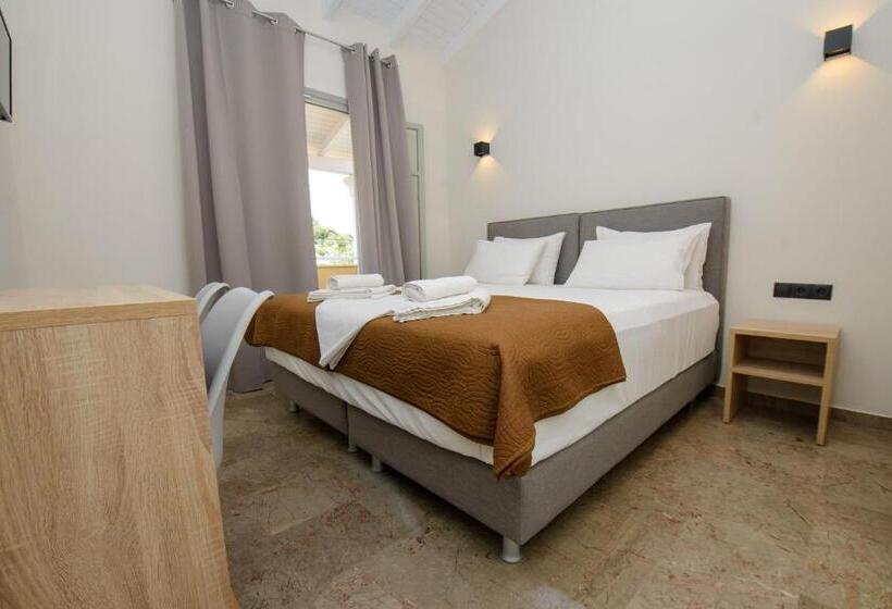 Четырехместный Номер Стандарт, Saint Spiridon