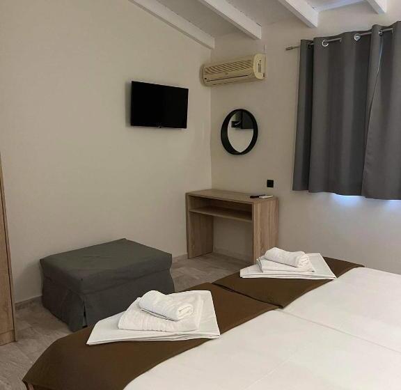 غرفة ديلوكس, Saint Spiridon