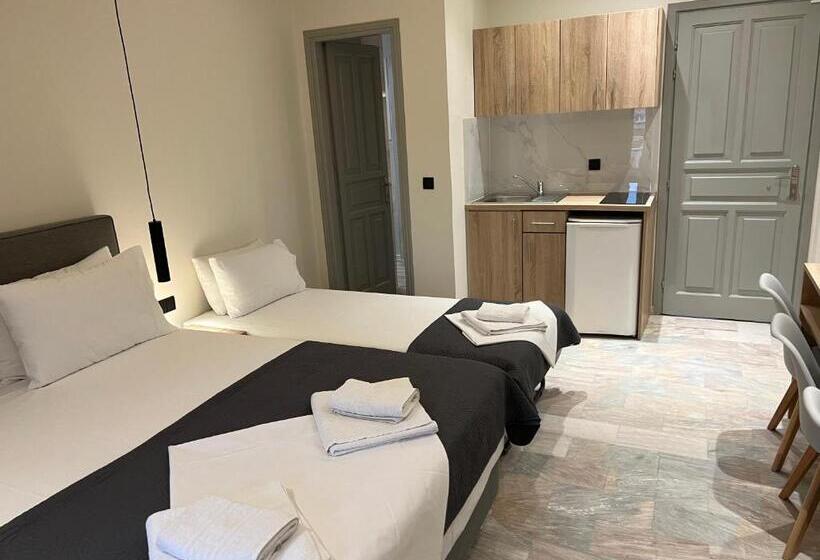 غرفة قياسية ثلاثية, Saint Spiridon