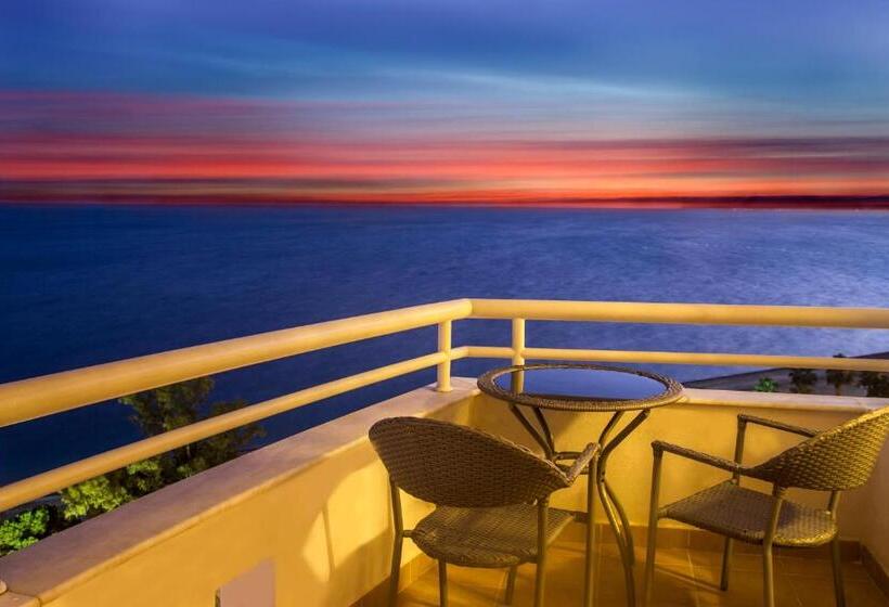 اتاق استاندارد با چشم‌انداز دریا, The Corner Park