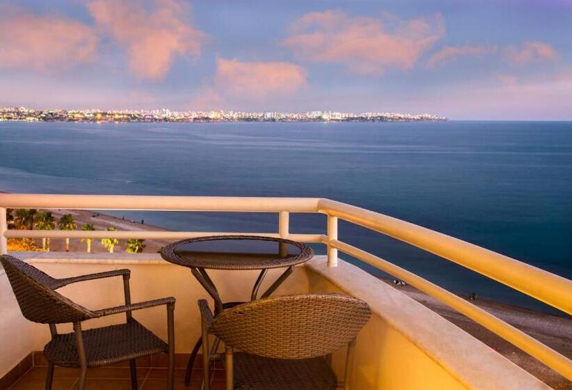 سوییت دوبلکس, The Corner Park