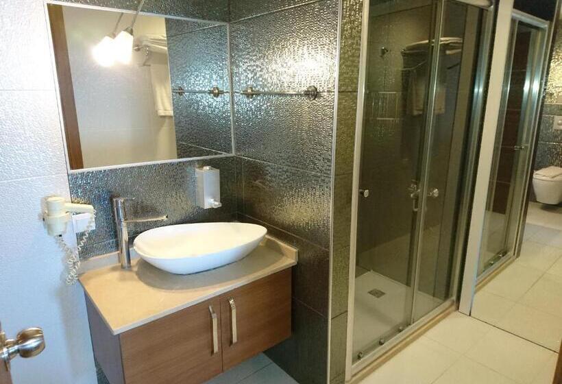 سوییت دوبلکس, The Corner Park