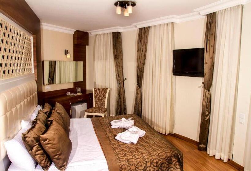 سوییت دوبلکس, The Corner Park