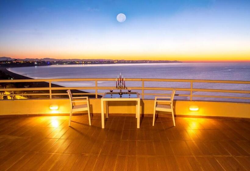 سوییت دوبلکس, The Corner Park