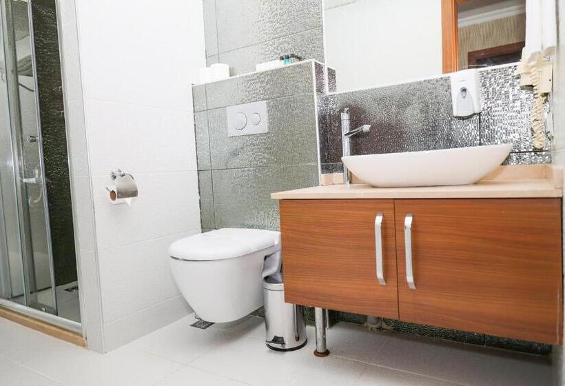 سوییت دوبلکس, The Corner Park