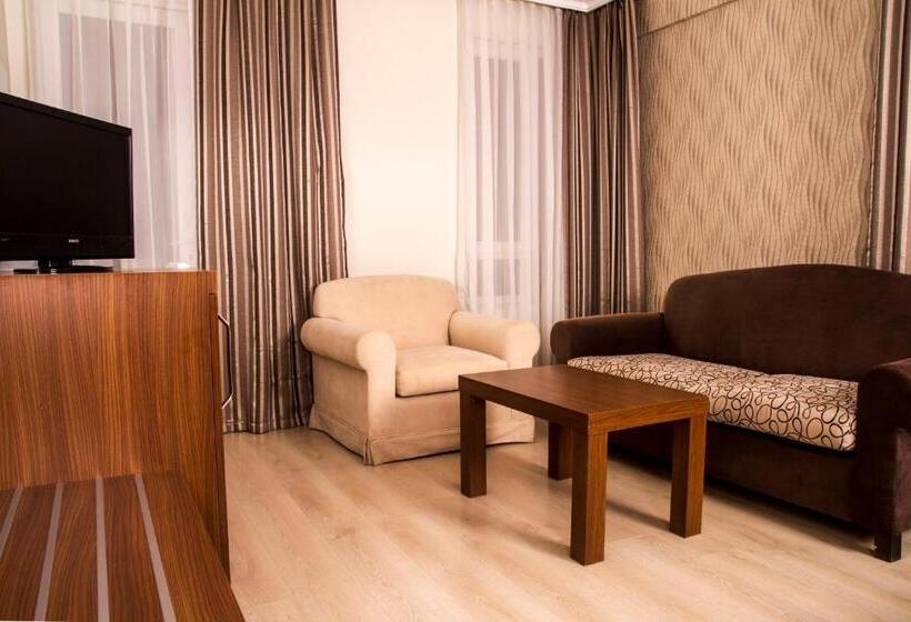 اتاق استاندارد با چشم‌انداز, The Corner Park