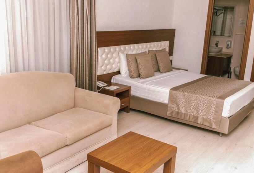 اتاق استاندارد با چشم‌انداز, The Corner Park